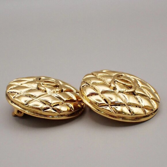 CHANEL CC Logo Matelasse Round Button Earrings 25 Clip-On Gold Vintage - Picture 5 of 11